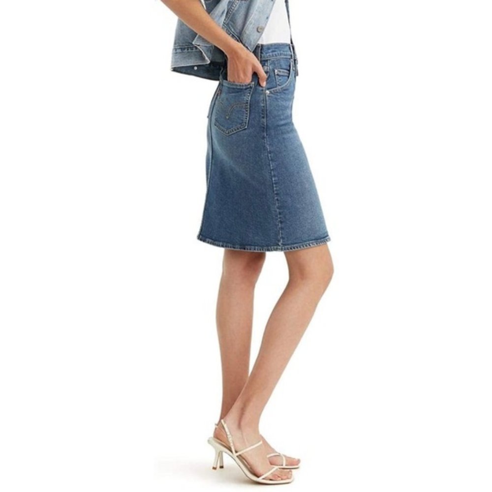 LEVI'S CLASSIC A-LINE MID-RISE DENIM SKIRT SZ 28 CASUAL BASIC